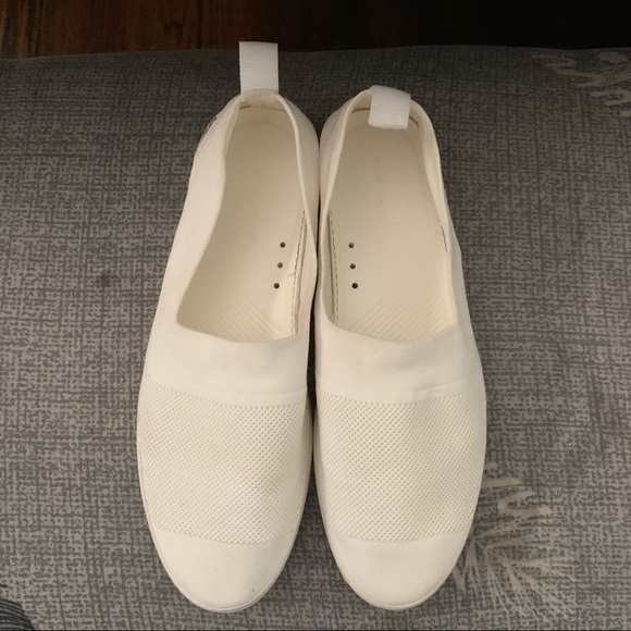 Lacoste Shoes - Picture 2 of 8